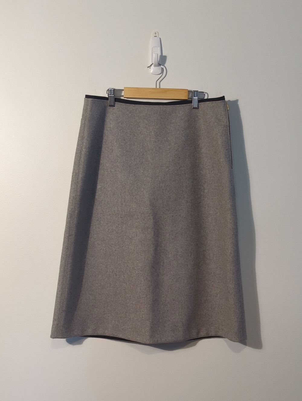 RAG & BONE gray a-line wool skirt with black trim - size 8